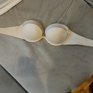 Brand new Maidenform strapless bra 34b